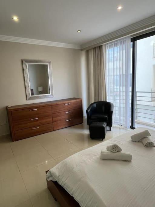 Spectacular 3br In Apartment